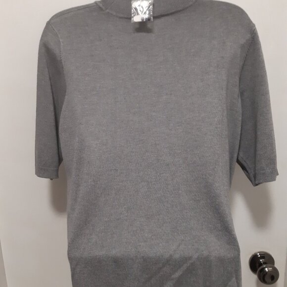 New Laura Petites Super Soft Gray Sweater with black beads Size M/L - Picture 8 of 12